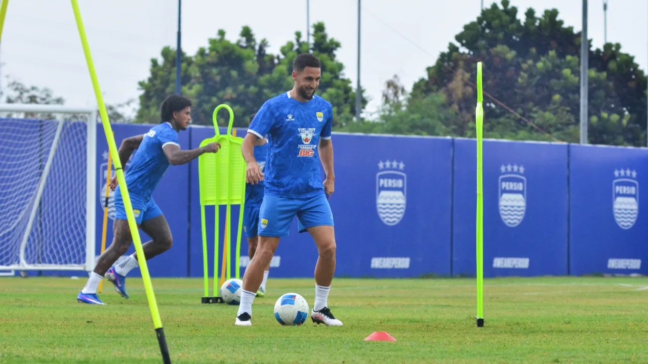 Gelandang Persib, Luciano Guaycochea Lucho