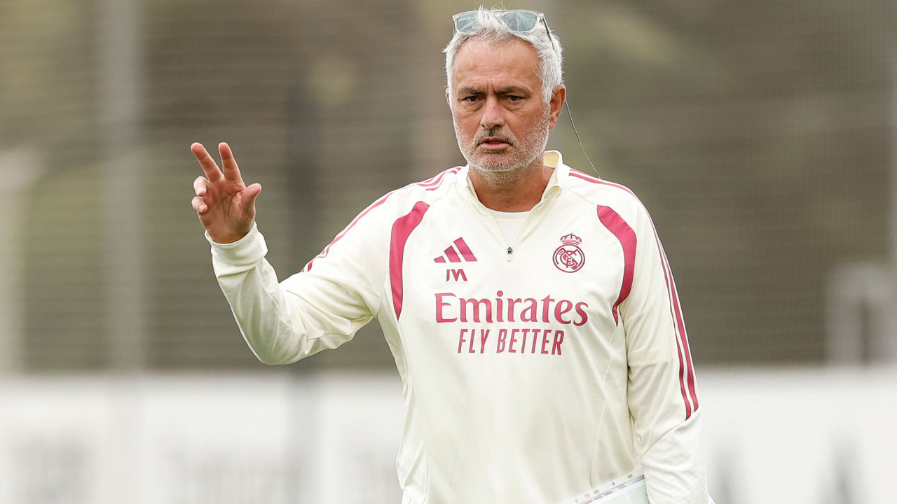 Valdano Heran Real Madrid Pilih Jose Mourinho Lagi Jadi Pelatih