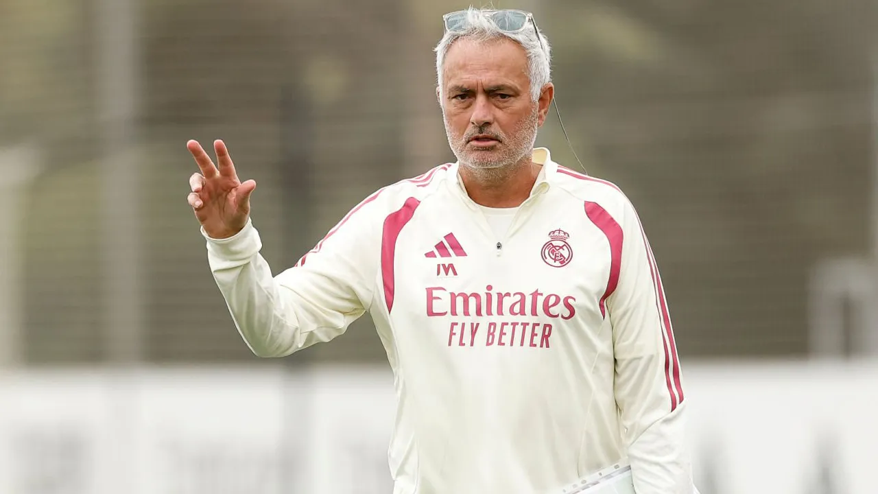 Valdano Heran Real Madrid Pilih Jose Mourinho Lagi Jadi Pelatih