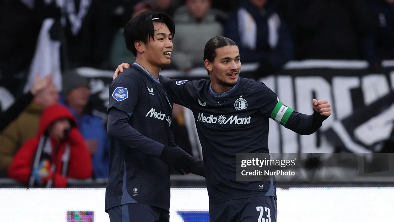 Anis Hadj Moussa dan Ayase Ueda masih bertahan di Feyenoord meski diminati klub Inggris