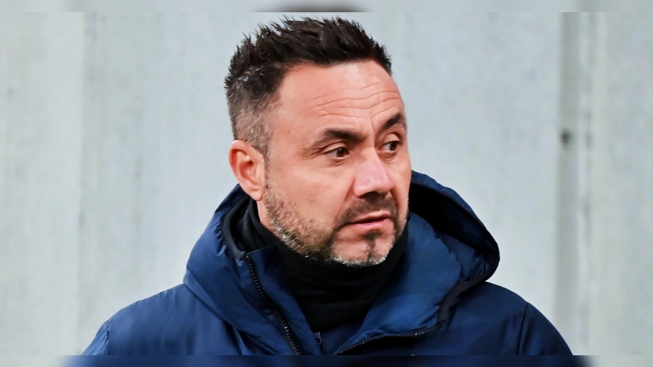 Cari Striker, Tottenham Lirik Bintang Manchester United