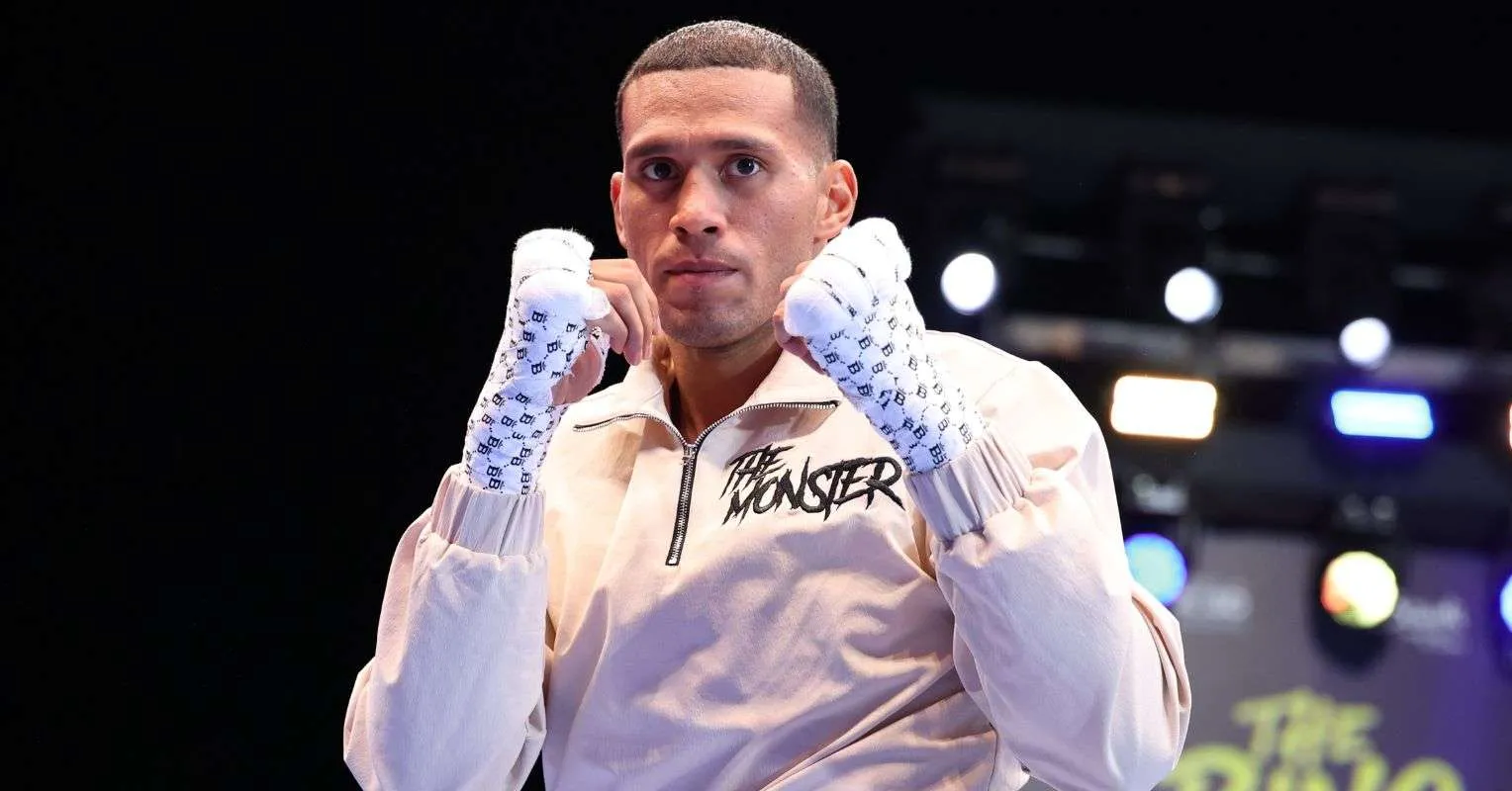David Benavidez Terkait Lawan Baru Usai Duel Unifikasi Batal - sumber: (secondsout)