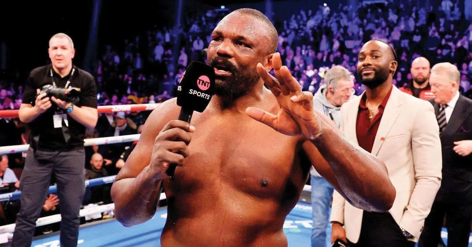 Derek Chisora Sebut Mantan Rival Menyerah di Laga Terakhir - sumber: (secondsout)