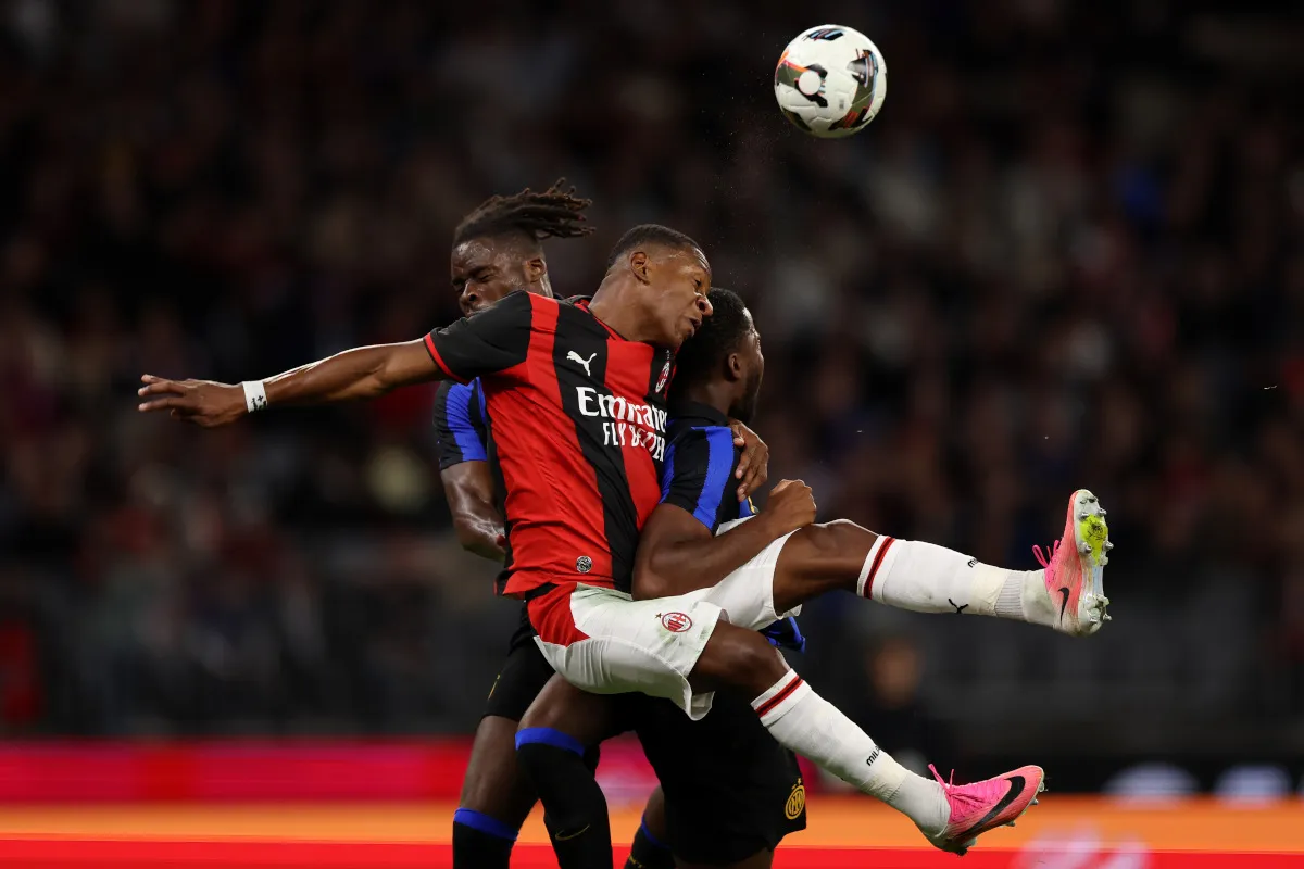 Fans Milan Geram, Estupinan Jadi Sorotan Usai Imbang 1-1 Lawan Inter - sumber: (footballitalia)