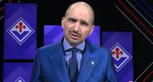 Giuseppe Commisso Pensiunkan No.10 Antognoni di Musim Centenary