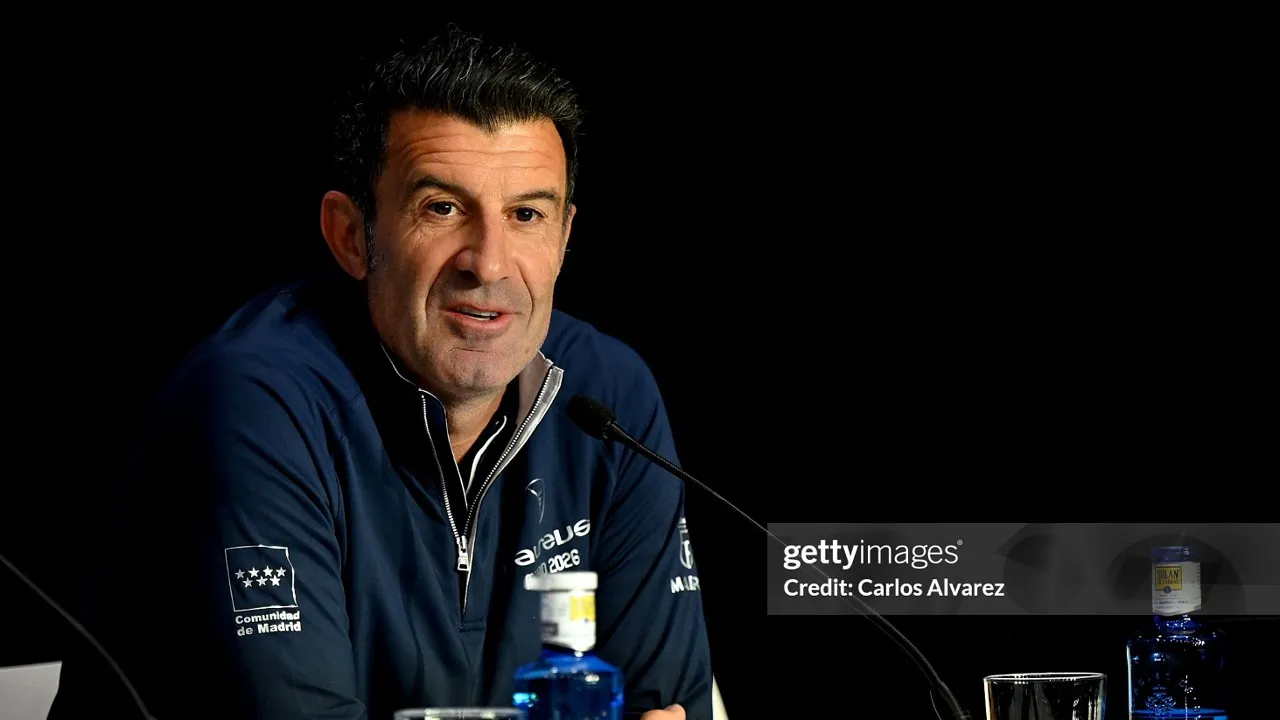Luis Figo menjadi legenda sepak bola pertama yang secara terbuka meminta Gianni Infantino mundur