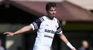 Ribut Dengan Klub, Striker Cagliari Ditawarkan Pada Lazio