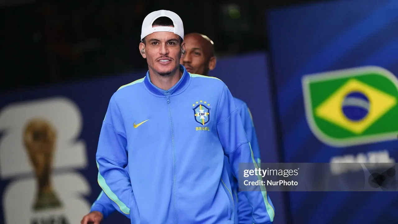 Roger Ibanez masuk radar Aston Villa setelah menunda pembicaraan kontrak dengan Al-Ahli