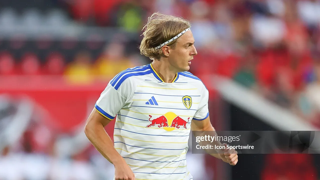 Sebastiaan Bornauw berpeluang tinggalkan Leeds United demi menit bermain reguler