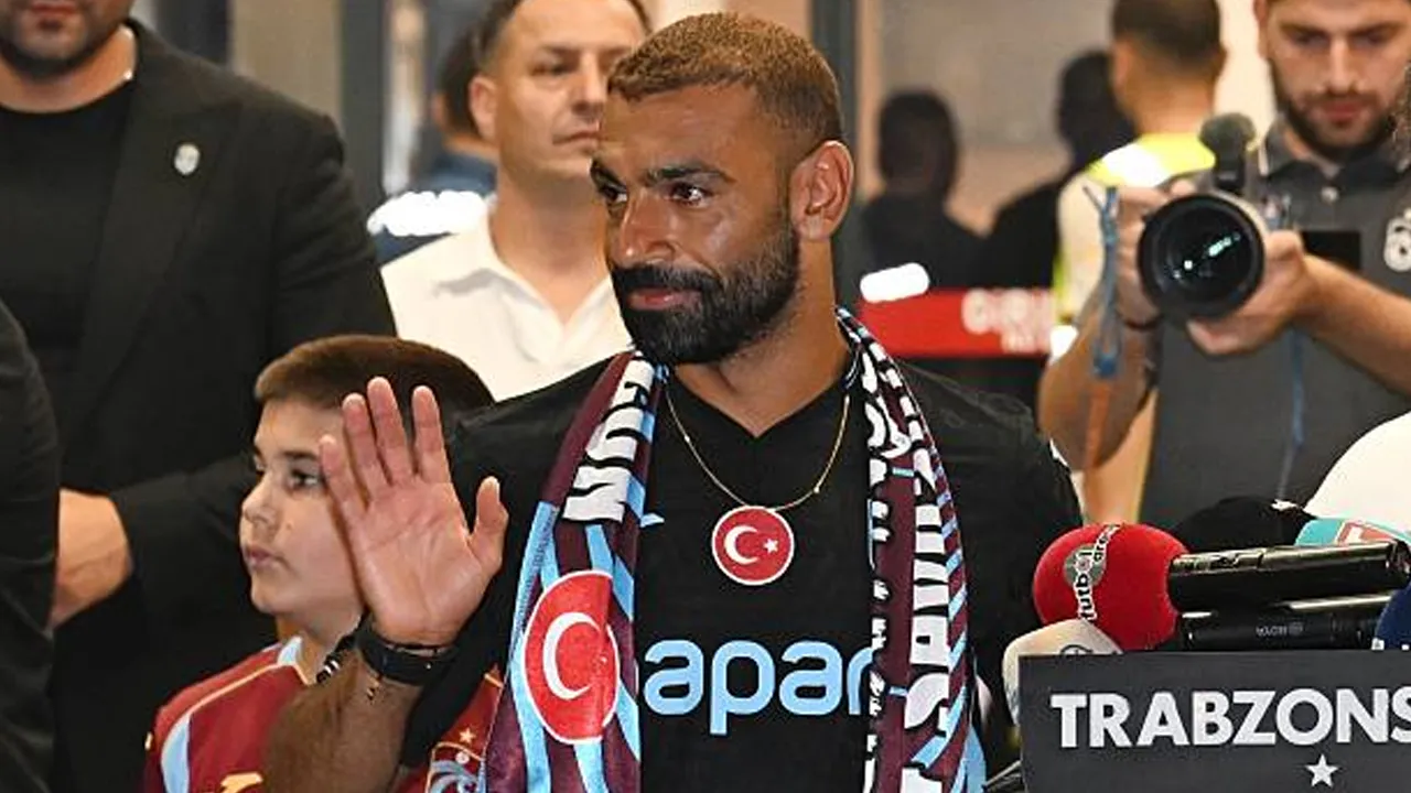 Tiba di Istanbul, Mohamed Salah Selangkah Lagi Gabung Trabzonspor