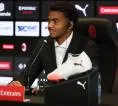 Bek Milan Odogu Diincar Dua Klub Setelah Setahun Bergabung