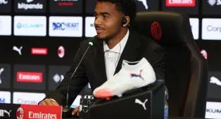 Bek Milan Odogu Diincar Dua Klub Setelah Setahun Bergabung