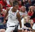 Chelsea Gray Cetak Dua Buzzer-Beater, Las Vegas Aces Kalahkan Indiana Fever