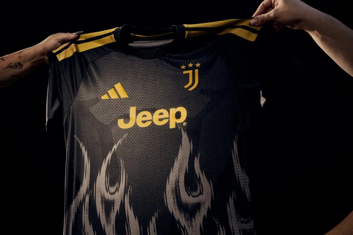 Juventus Perkenalkan Seragam Ketiga Anyar untuk Musim 2026-27 - sumber: (footballitalia)