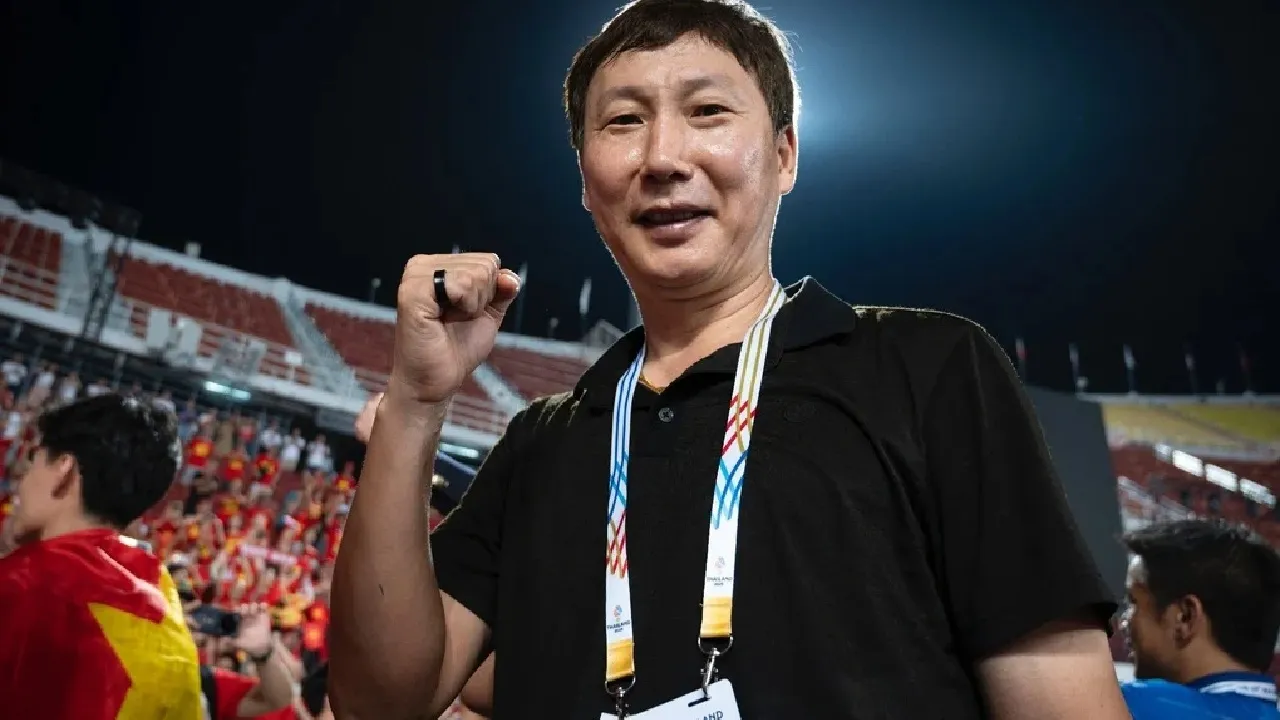 Kim Sang-sik pilih tak terpancing dengan sindiran Justin Hubner usai Vietnam kalahkan Indonesia di Piala AFF 2026.
