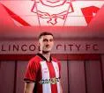 Lincoln City Resmi Pinjam Wonderkid Tottenham, Mason Melia