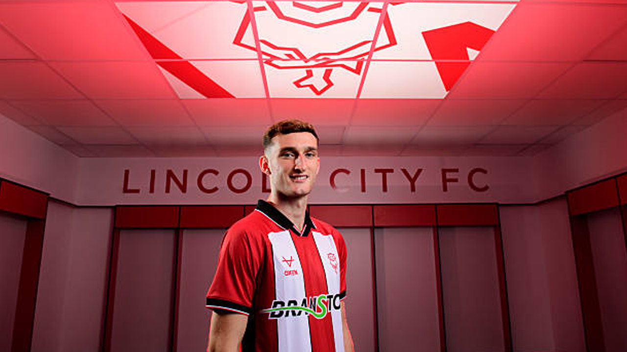Lincoln City Resmi Pinjam Wonderkid Tottenham, Mason Melia