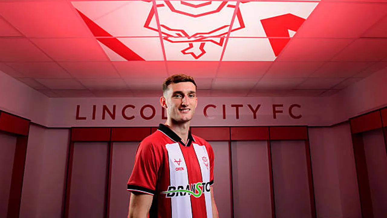 Lincoln City Resmi Pinjam Wonderkid Tottenham, Mason Melia