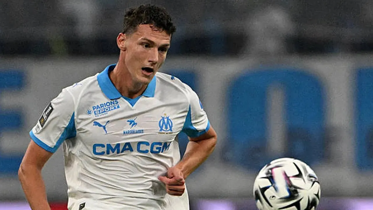 Performa Solid Bikin Peluang Benjamin Pavard Bertahan Makin Besar