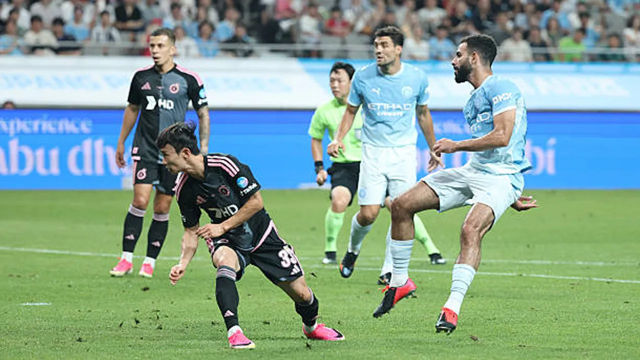 Rayan Ait-Nouri Ingin Jadi Mesin Gol Baru Manchester City