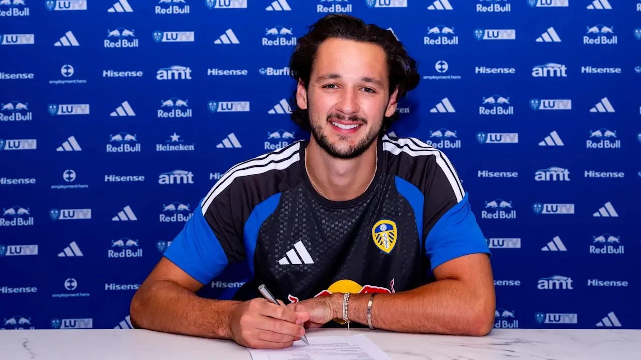 Resmi! Leeds United Rekrut James Trafford dari Manchester City