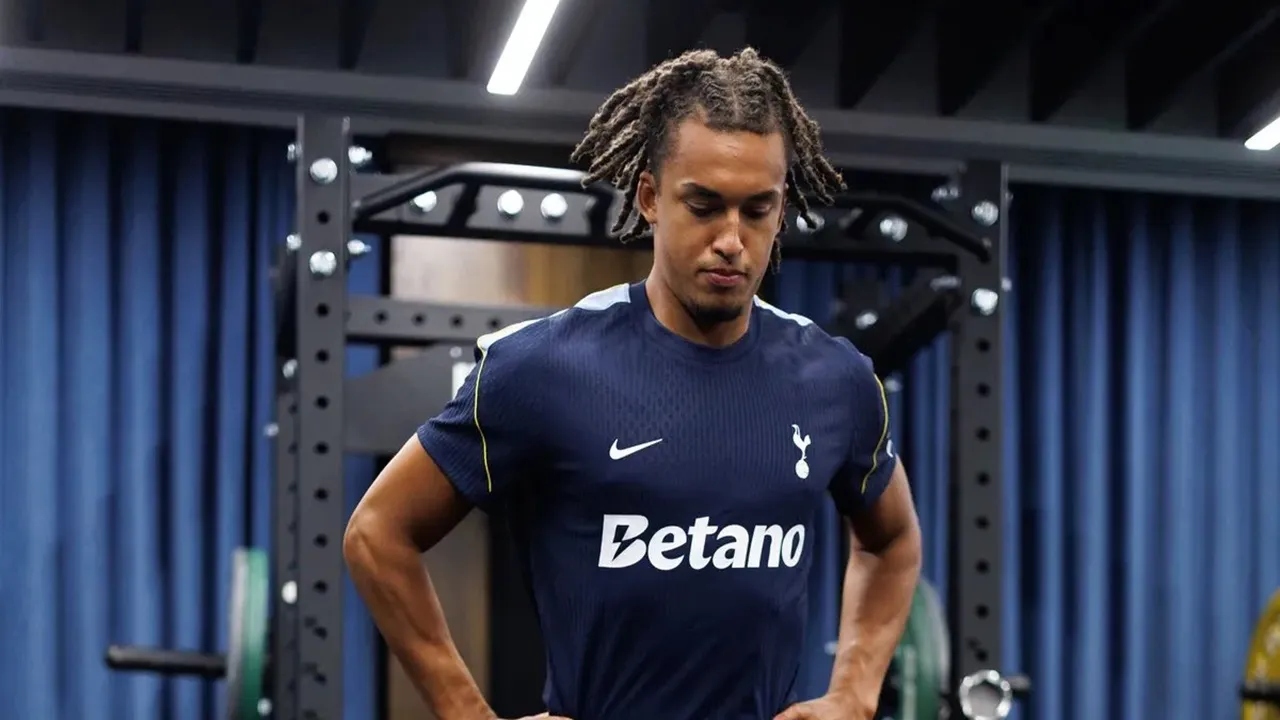 Bek tengah Tottenham