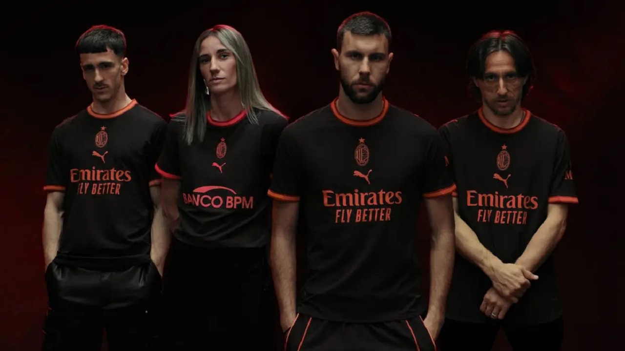 AC Milan Luncurkan Jersey Ketiga 2026/27, Kembali ke Nuansa Serba Hitam