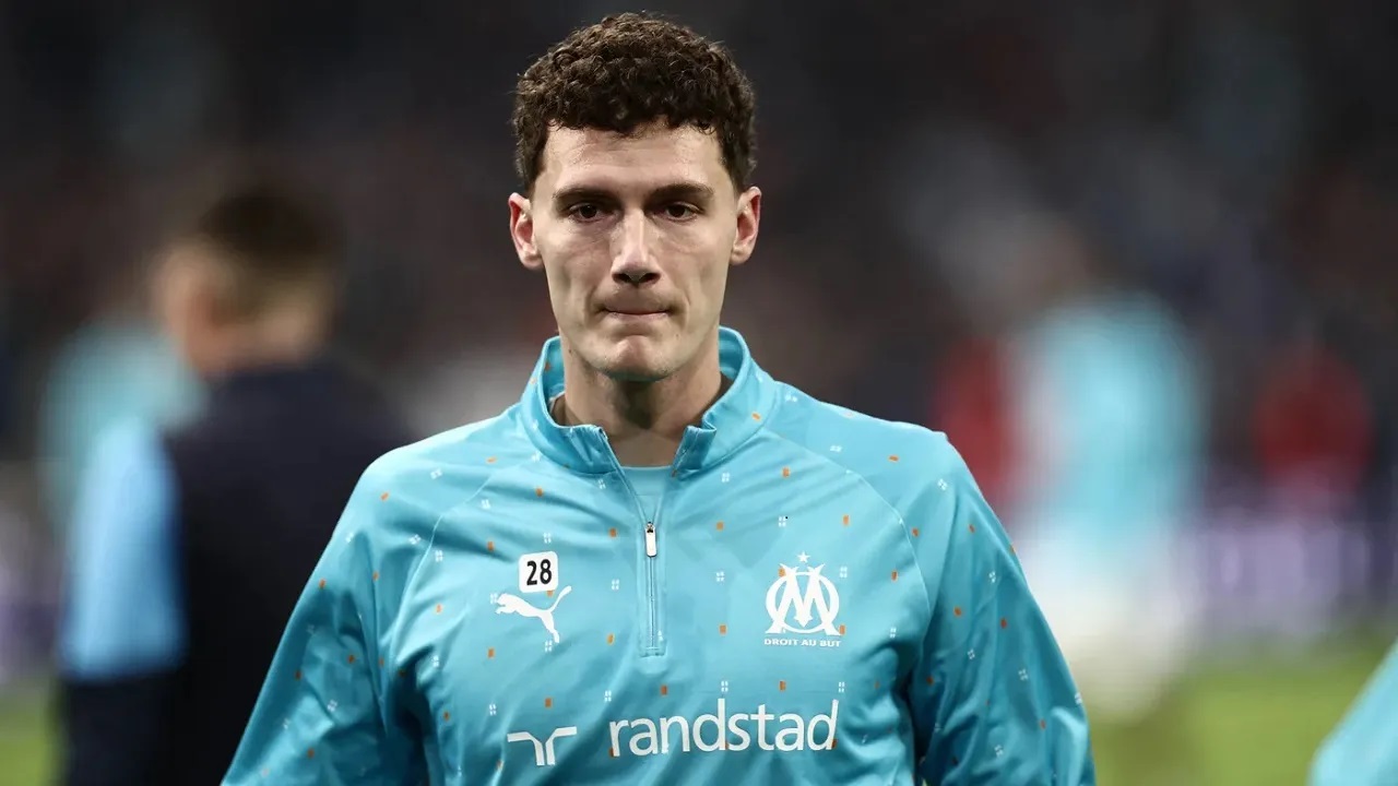 Berdamai Ruang Ganti Inter, Benjamin Pavard Tunggu Bicara dengan Lautaro