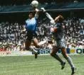 Bola ‘Gol Tangan Tuhan’ Maradona Siap Dilelang di Amerika Serikat