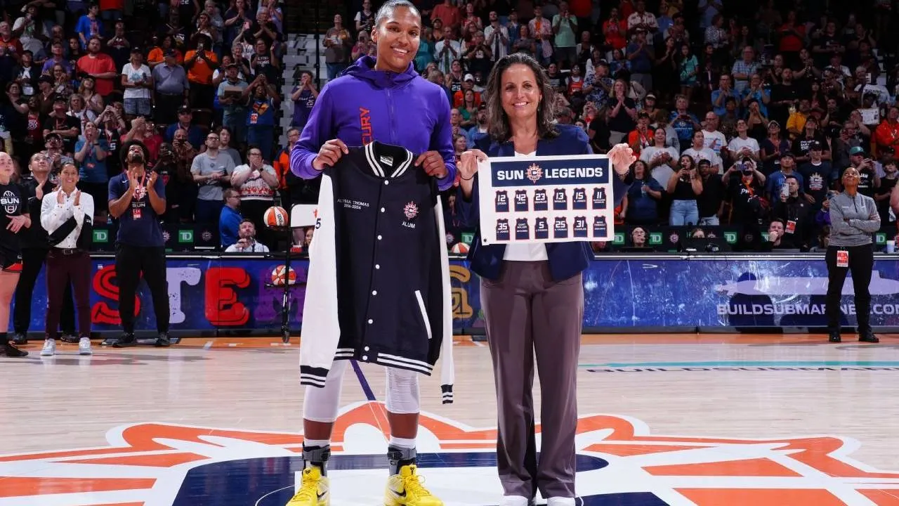 Alyssa Thomas mendapat penghargaan tersebut setelah 11 musim menjadi salah satu pemain terpenting dalam sejarah franchise. (Foto: AP)