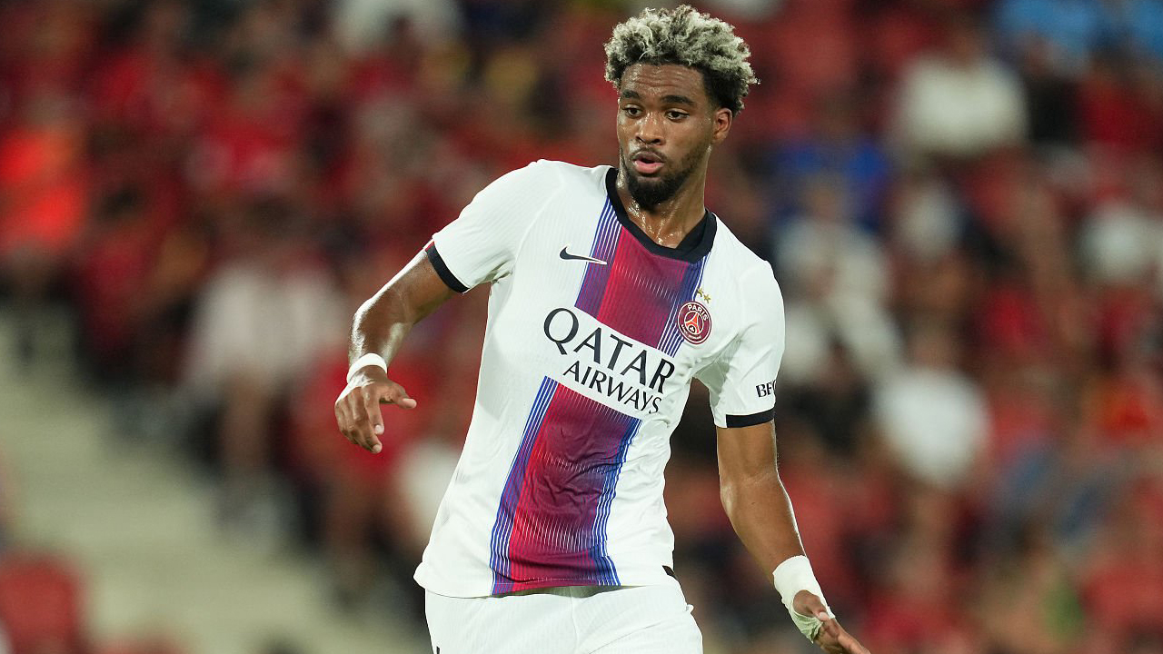 Dilirik Tiga Klub, PSG Belum Putuskan Masa Depan Ibrahim Mbaye