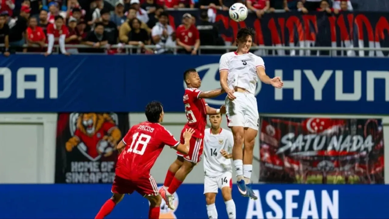 Mitchell Baker memperkuat Timnas Indonesia saat melawan Singapura di Piala AFF 2026.