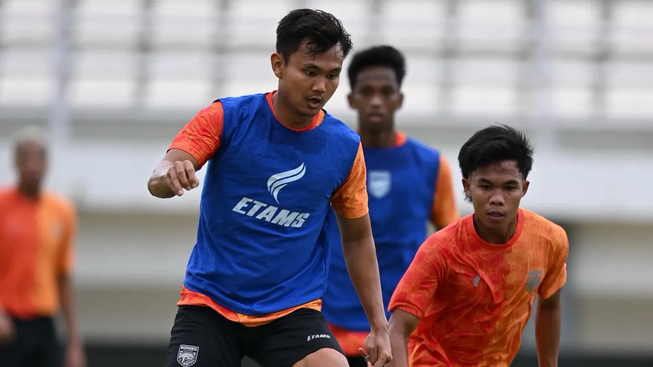 Bek Borneo FC, Komang Teguh