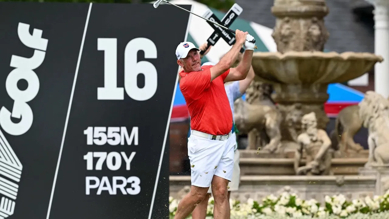 Lee Westwood Kejar Gelar LIV Golf Perdana di Usia Kepala Lima