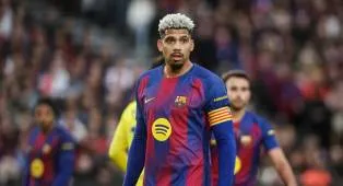 Liverpool Sepakat Pinjam Ronald Araujo dari Barcelona