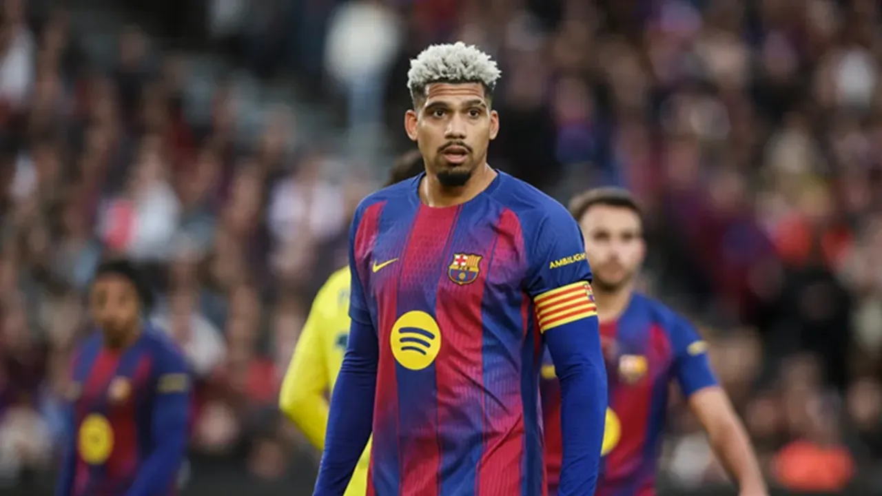 Liverpool Sepakat Pinjam Ronald Araujo dari Barcelona