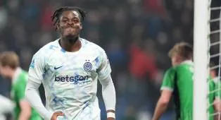 Yann Bisseck Tenangkan Suporter Inter Milan: Saya Masih Hidup!