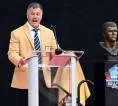 Adam Vinatieri Kenang Karier NFL dengan Humor di Pidato Hall of Fame