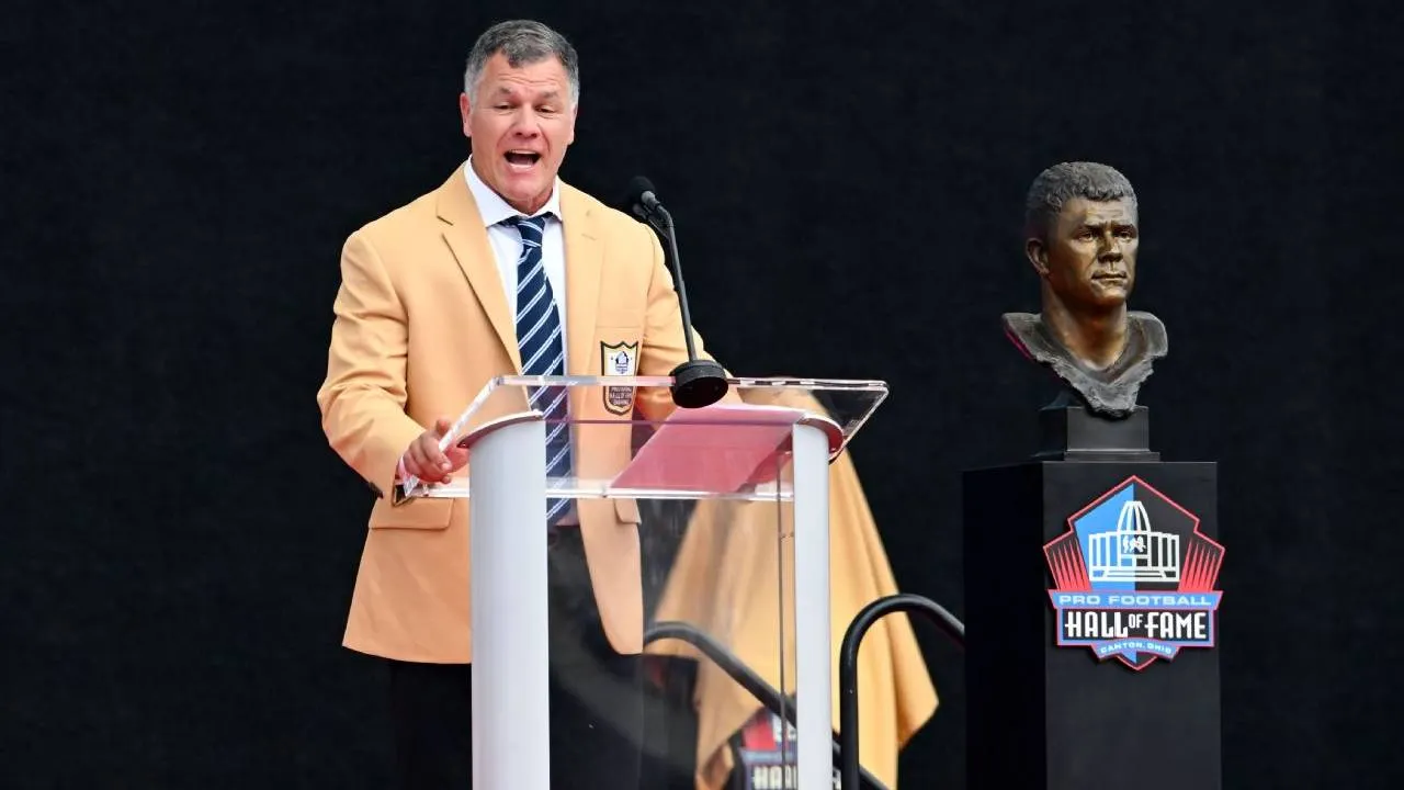 Adam Vinatieri menjadi hanya kicker penuh waktu ketiga yang masuk Hall of Fame, mengikuti jejak Jan Stenerud dan Morten Andersen. (Foto: AP)