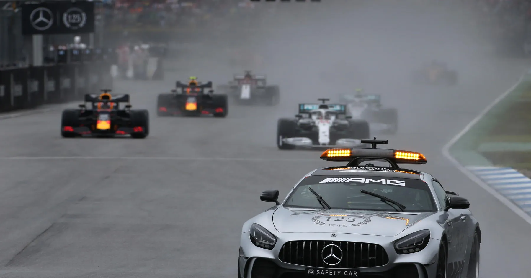 Balapan Favorit F1 Kembali, Verstappen Bantah Pindah - sumber: (racingnews365)