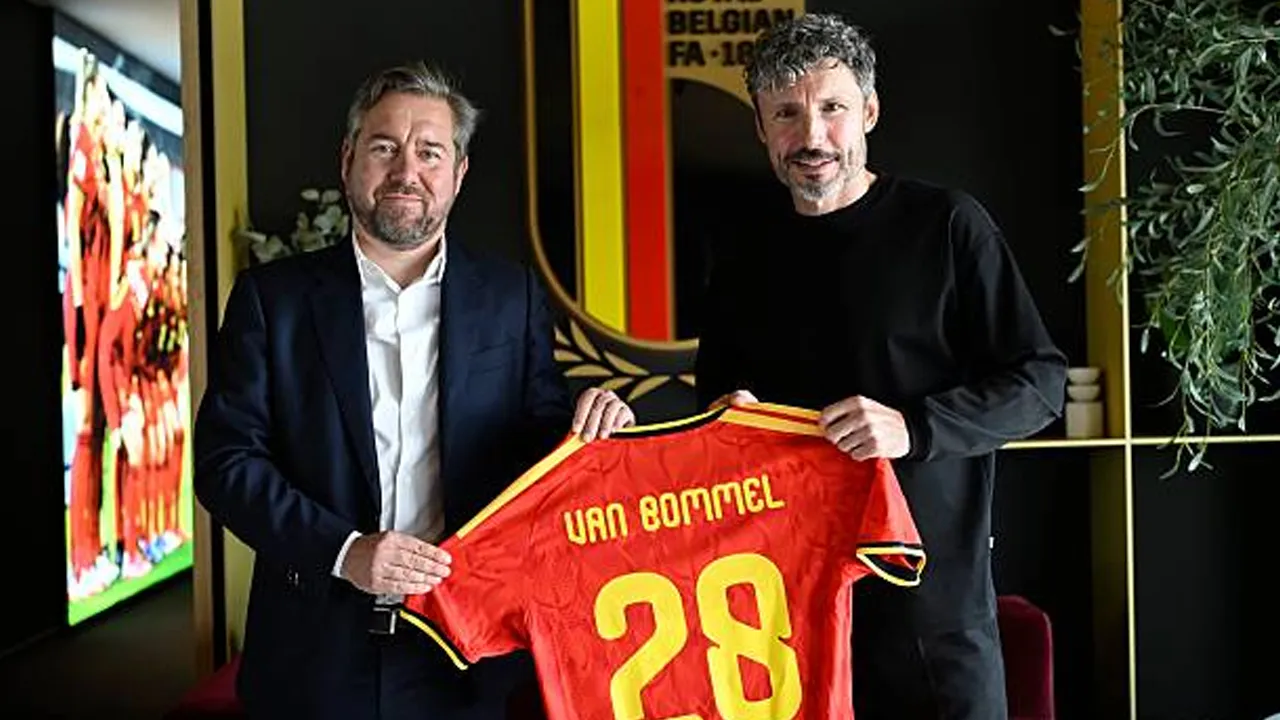 Bangga Latih Belgia, Mark van Bommel Tak Pernah Pikirkan Belanda