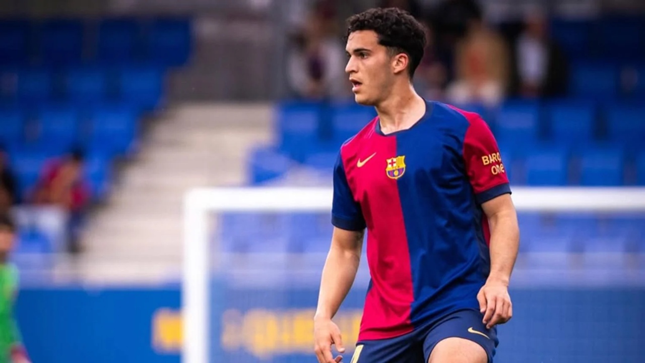 Hansi Flick Ingin Pertahankan Alvaro Cortes di Barcelona