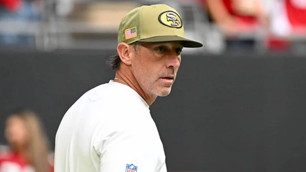 Kyle Shanahan mengatakan dirinya berencana memimpin tim saat menghadapi Tennessee Titans dalam pertandingan pembuka pramusim, Kamis (13/8). (Foto: AP)