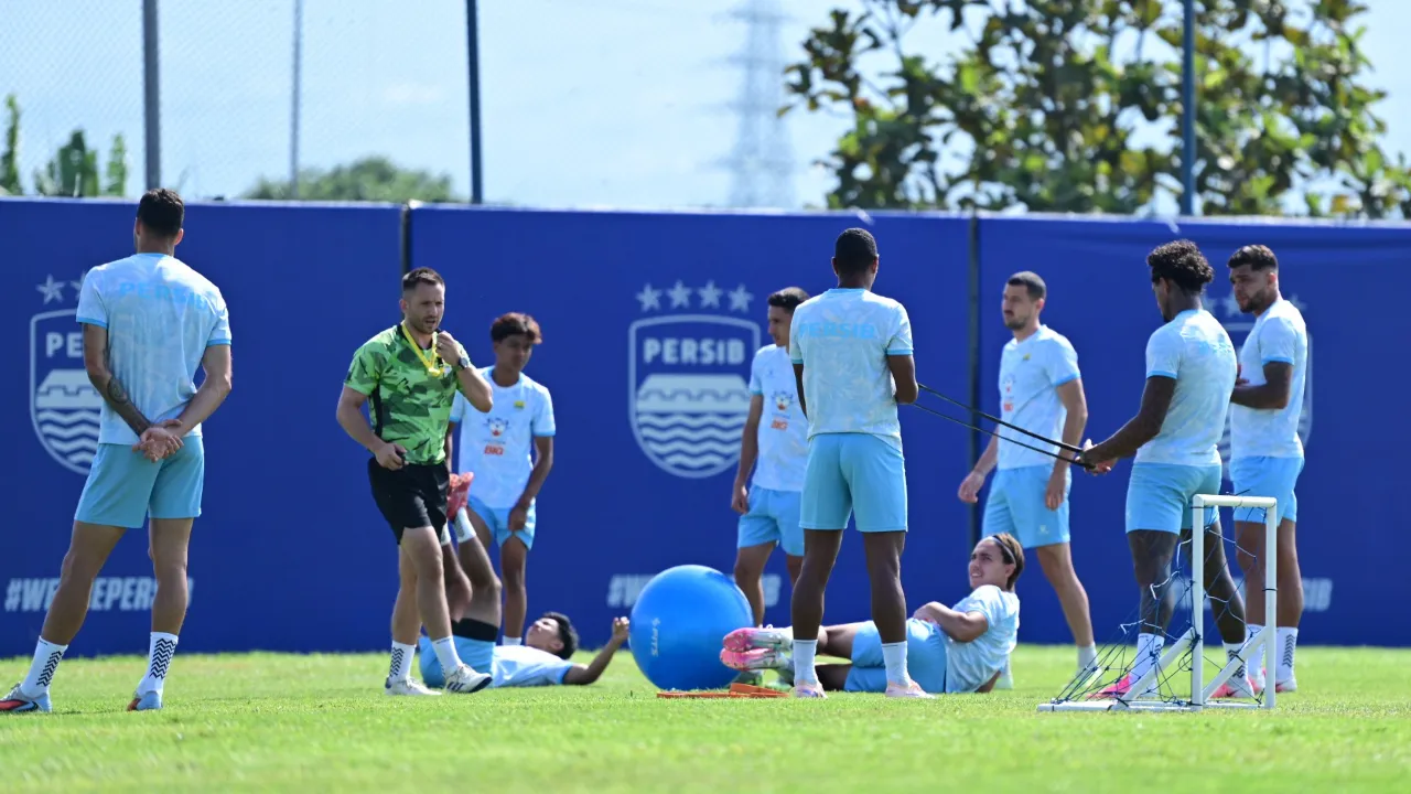 Pemain Persib ketika berlatih
