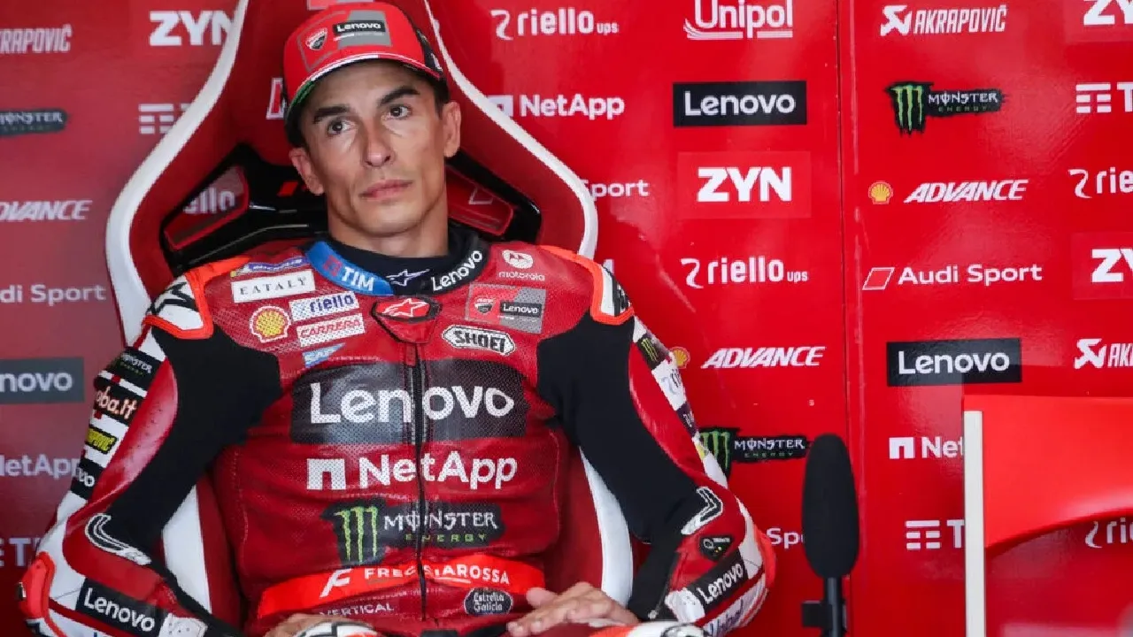 Marc Marquez harus puas hanya menempati posisi ke-9 di Sprint Race MotoGP Inggris usai Ducati alami masalah ban cepat aus.