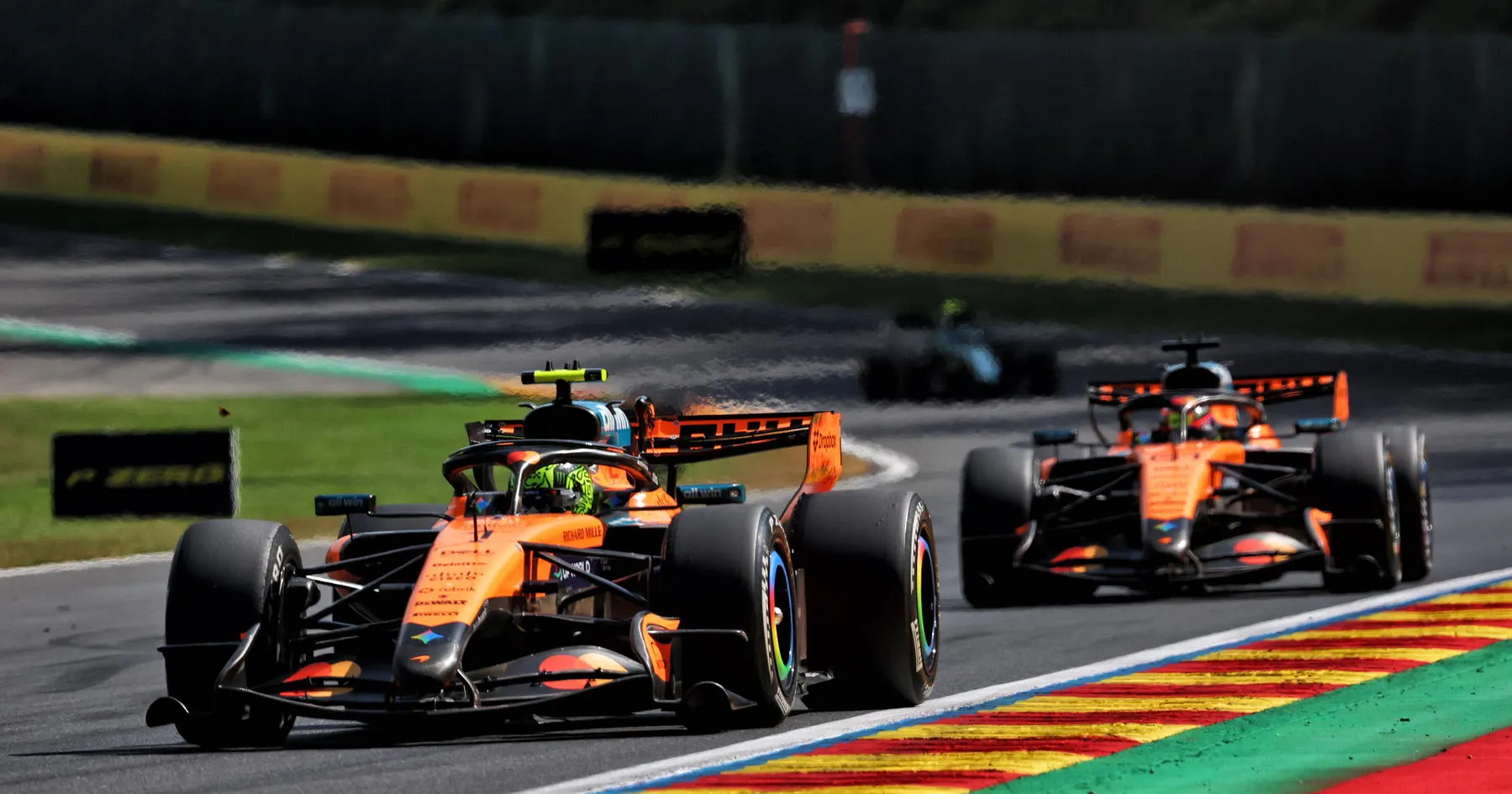 McLaren: Aturan Baru F1 Mengganggu Gaya Pembalap - sumber: (racingnews365)
