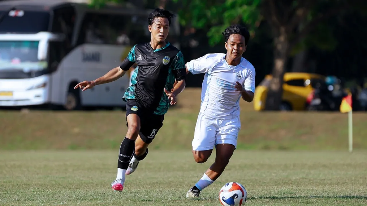 Laga uji coba PSIM Jogja kontra tim lokal UAD FC