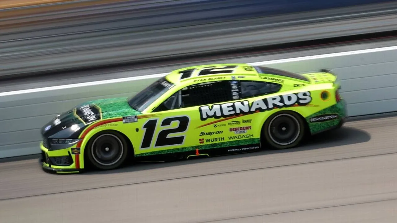 Ryan Blaney mencatat kecepatan 134,191 mph untuk mengamankan posisi start terdepan pada balapan 350 lap, Minggu (9/8). (Foto: AP)