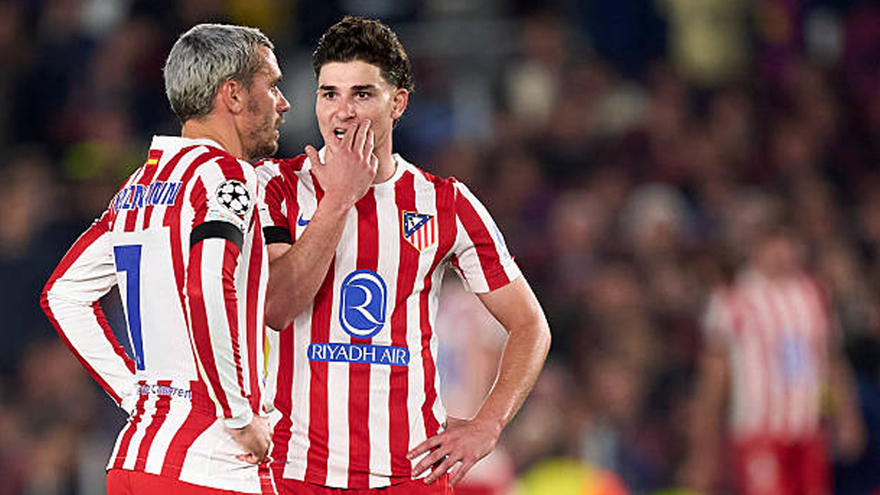 Simeone Beri Contoh Griezmann Soal Sikap Fans Atletico Madrid ke Alvarez