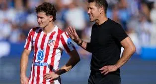 Simeone Tegaskan Alvarez Tetap Bertahan di Atletico Madrid